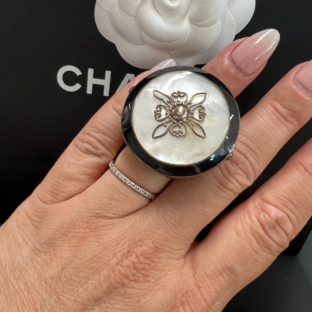 Elegant Mother of Pearl Black and Silver Ring. over sized Ring size 7